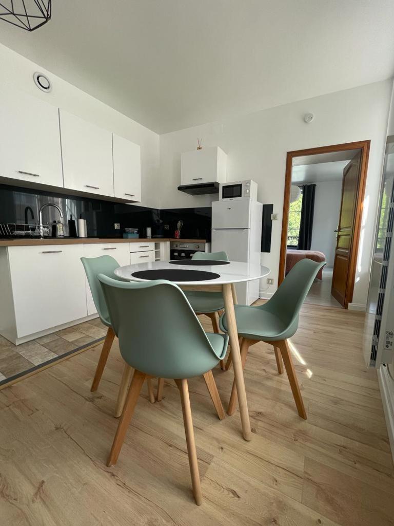 Le Petit Charcot Apartment *